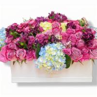 Designer Choise - Rectangular White · COLOR BOXES AVAILABLE: Pink, white and black
Let us know a color flowers and we will be insp...
