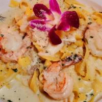 Seafood Fettuccini Bistro · Sautéed shrimp, blue crabmeat and shallots in a white wine cream sauce.
