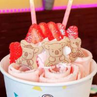 Pink Berry · Base: vanilla ice cream with strawberry. Topping: strawberry, whipping cream, bear cookie, s...