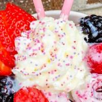 Supreme Berry · Base: vanilla ice cream, fresh blackberry, raspberry, strawberry. Topping: three kinds of be...