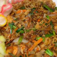 Mie Goreng (Fried Yellow Noodles) · Indonesian fried yellow noodle with chicken and shrimp.