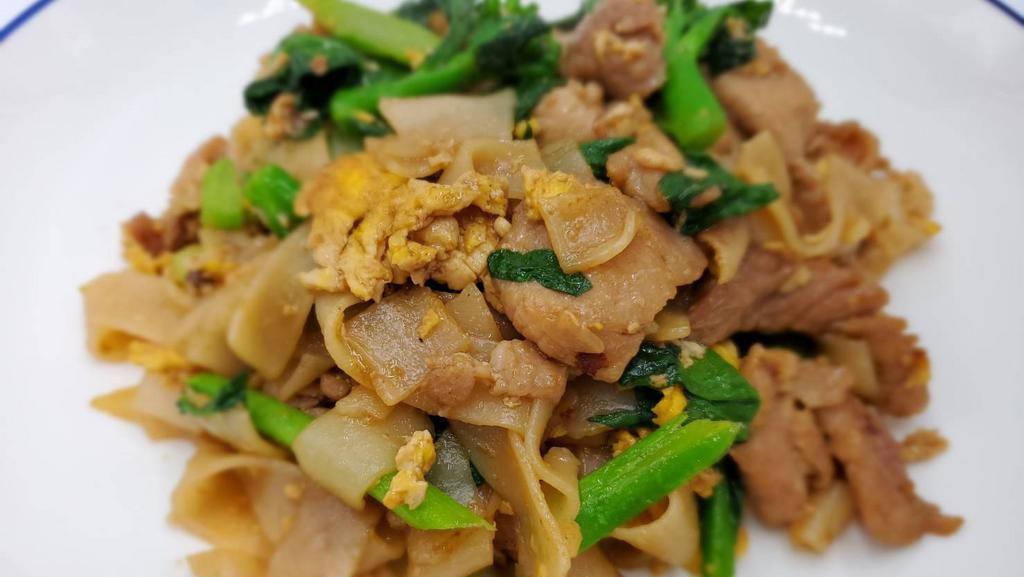 Pad See Ew · Choice of chicken, Tofu, Beef or shrimp. Stir fry flat rice noodles with Chinese broccoli, egg, and special mixed soy sauce.