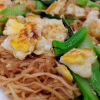 Mama'S Pad · Choice of No Meat, chicken, or shrimp. Stir fry Instant Noodles with Chinese Broccoli, egg, ...