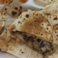 Quesadillas · Queso, carne, frijoles y arroz. / Cheese, meat, beans, and rice.