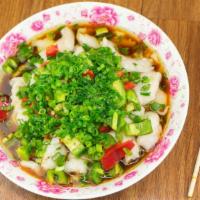 F03 Fresh Pepper Jumping Fish Filet (鲜椒跳跳鱼) · 鲜椒跳跳鱼. Fish filet with fresh pepper, cooked with a traditional method.