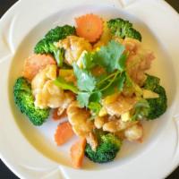 Mango Chicken · Crispy chicken, flavored with mango sauce and served with steamed broccoli and carrots.