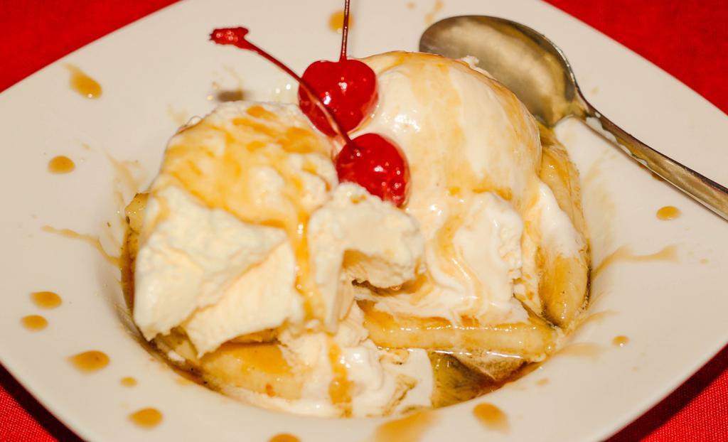 Banana Foster / Chuoi Ngao Duong · New Orleans banana foster with ice cream.