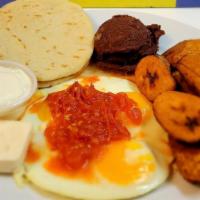 Desayuno Típico 1 · Huevo, frijoles, queso, plátano, crema, pan o tortilla and café.