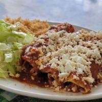 Enchiladas · Tres enchiladas con su selección de carne y salsa. Servidas con frijoles charros y arroz / T...