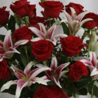 Grand Love Stargazer & 15 Red Roses Bouquet · Grand love stargazer and 15 red roses bouquet from enchanted florist. Give your grandest of ...
