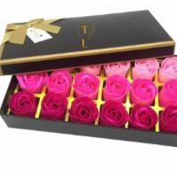 Eternal Rose Soap Box · 18 Preseerved Soap Roses beautifully packaged in a balck box.
*Allergy Freindly