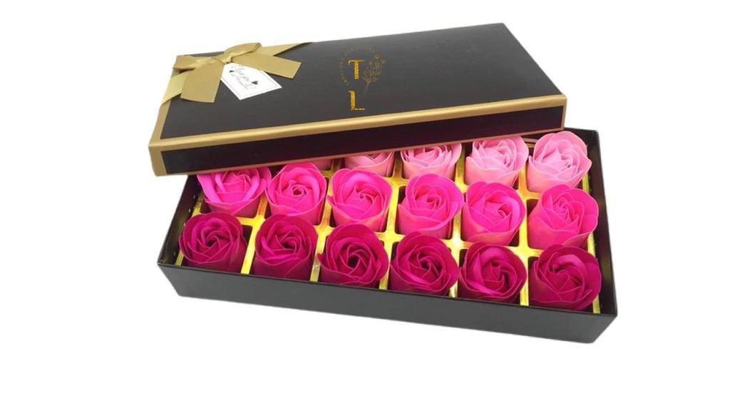 Eternal Rose Soap Box · 18 Preseerved Soap Roses beautifully packaged in a balck box.
*Allergy Freindly