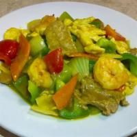 Curry · Green bell pepper, red bell pepper, carrot, and white onion in yellow curry sauce.