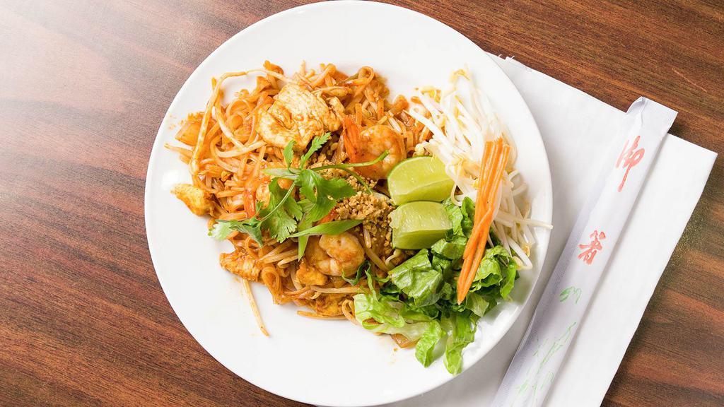 Paht Thai · Stir fried rice noodles, sprouts, 0nion and egg, served with lime wedge, peanuts and choice of meat.