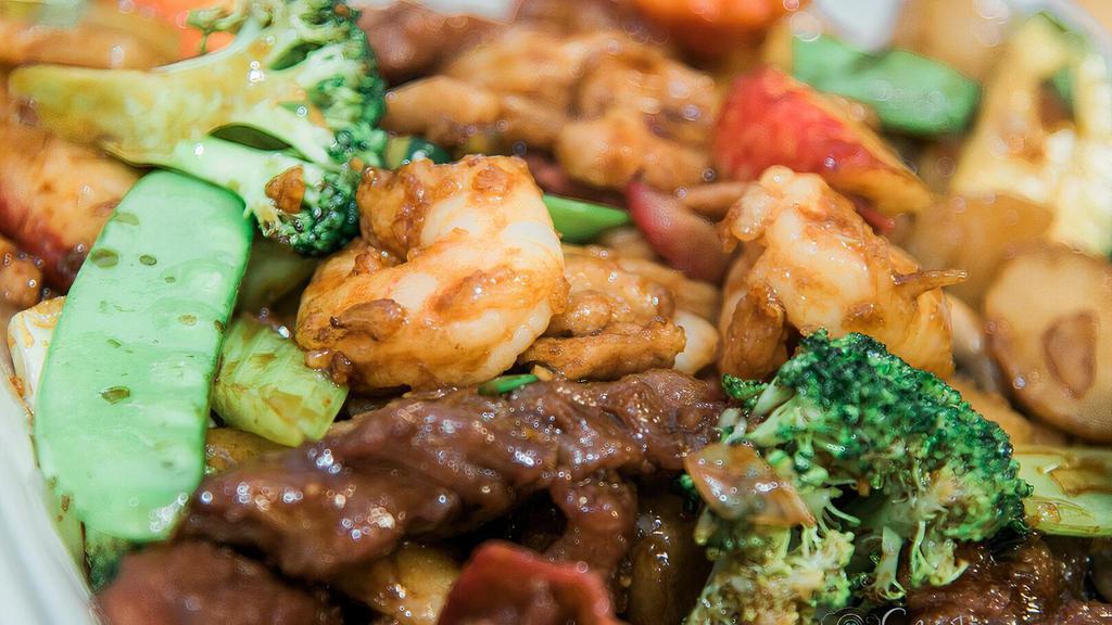 Happy Family · shrimp, beef, chicken, roast pork, crab and mixed vegetables in brown sauce