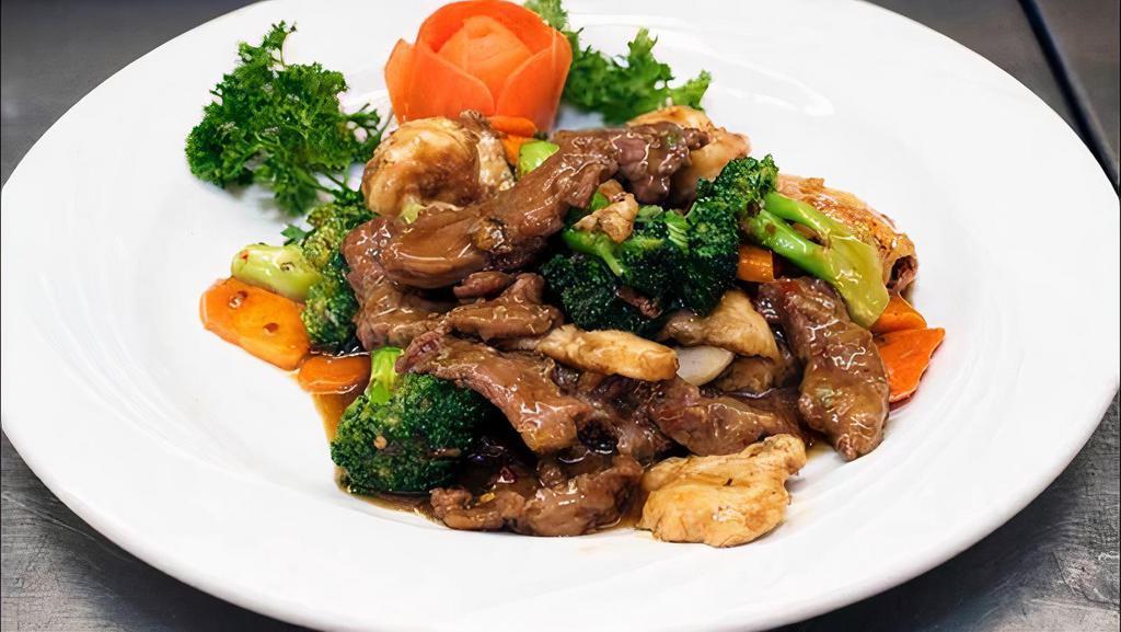 Triple Delight · Marinated beef, shrimp, chicken, sauteed with fresh mushrooms and vegetables in a special hot sauce. Hot and spicy.