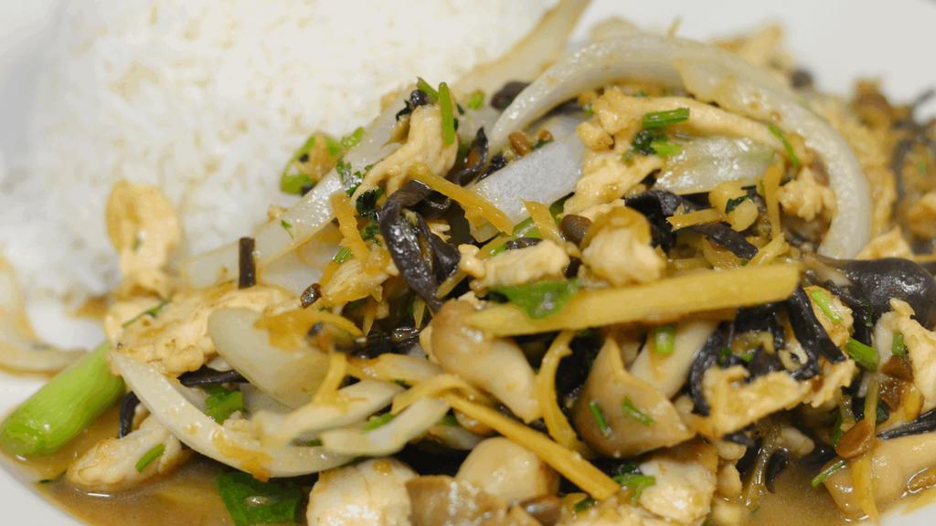 Pud Khing · Stir-fried shredded ginger w/ your choice of meat, green onion, onion, shredded black mushroom & straw mushroom.