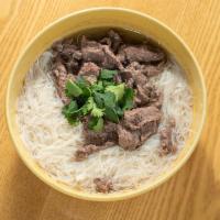Guay Teaw Nuer Sod · Fresh sliced beef w/ rice vermicelli noodle, bean sprout, green onion & cilantro in House’s ...