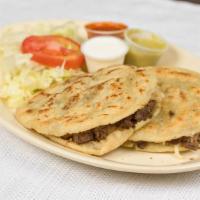 Gorditas · Servidos con frijol, lechuga y tomate. / Served with beans, lettuce and tomato