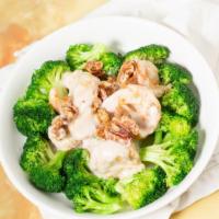 Walnut Shrimp · Lightly fried shrimp in sweet sauce with steamed broccoli and crunchy walnut. Served with st...