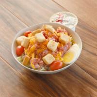 Chef · Fresh lettuce, ham, cheddar, sliced eggs, bacon, tomatoes, mix and croutons.