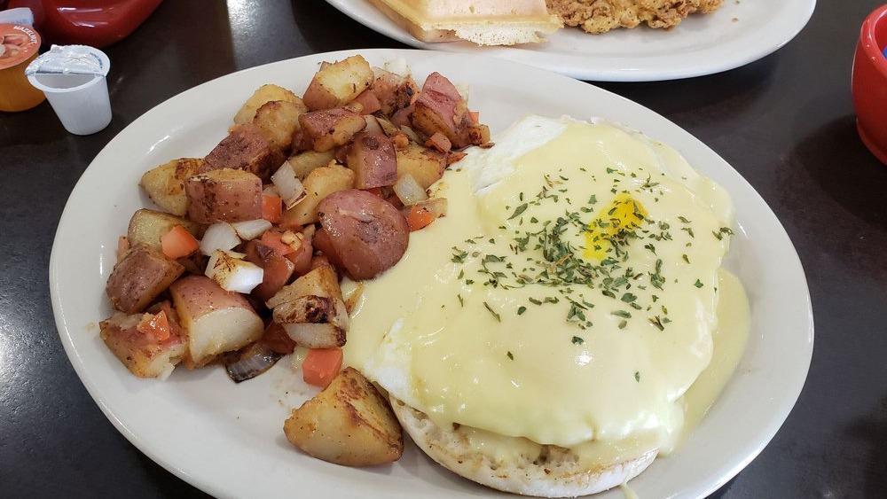 Egg Benedict Breakfast · 2 poached eggs set over english muffin with ham and topped with hollandaise sauce served with choice of country potatoes or hashbrowns.