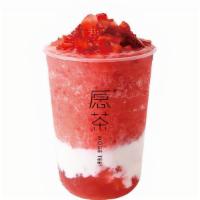 Yogurt Strawberry Tea 草莓厚奶酪 · Strawberry tea slush with strawberry dices, white boba and yogurt