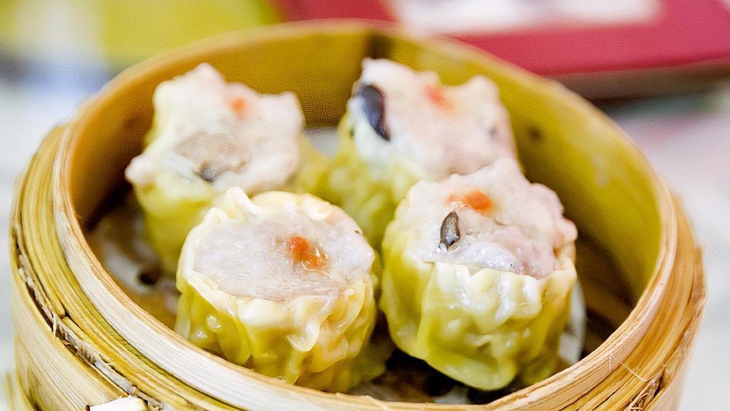 Xiumai (4) · Traditional Chinese dumplings, dim sum snacks.