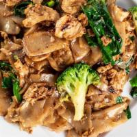 Pad Se Eew · Stir fried flat noodle with choice of meat, egg and broccoli in thai sweet sauce.