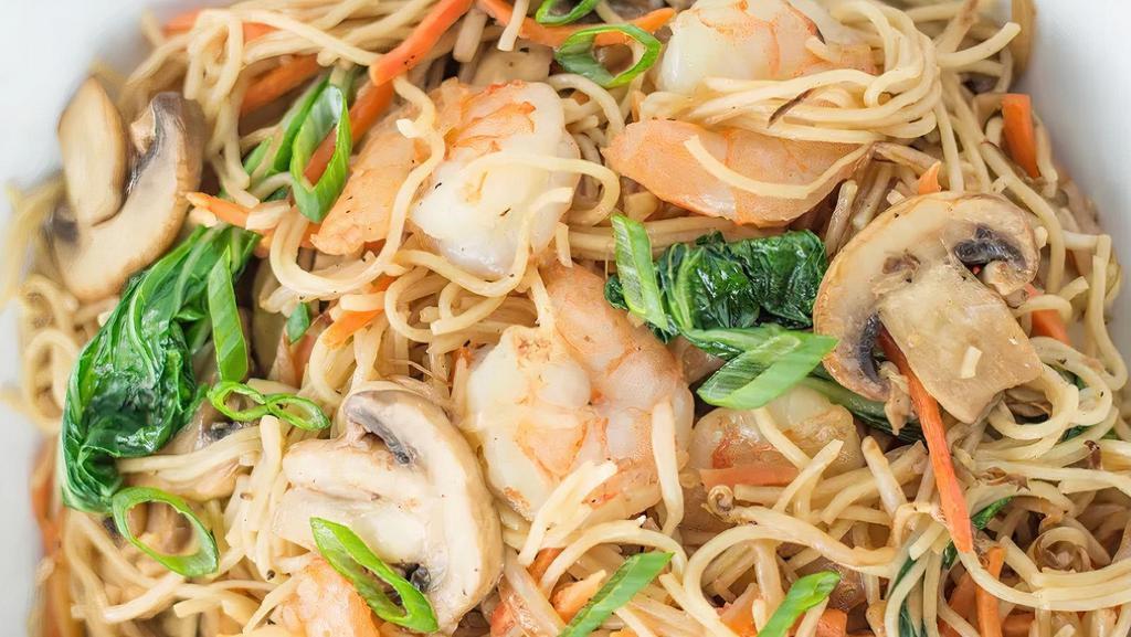 Pad Mee · A stir fried egg noodles with carrots, onion, bean sprout, scallions & a delicious oyster sauce