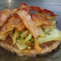 Bacon Chz Burger · CARNE DE RES TOCINO LECHUGA TOMATE CEBOLLA PEPINILLOS Y SALSA DE LA CASA