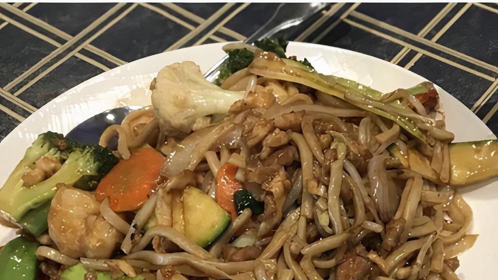 Combination Lo Mein · Soft noodle with chicken, pork, and shrimp in a brown sauce.
