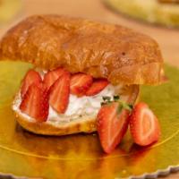 Whipped Cream And Strawberries Croissant · Non-GMO Flour, Purified Water, Butter, Egg, Yeast, Salt, Sugar, Whipped cream, Strawberries.