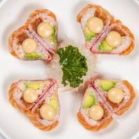 Sweet Heart Roll。甜心卷 · Spicy. Spicy tuna, crabmeat mix avocado wrapped with soy bean paper topped with salmon and s...