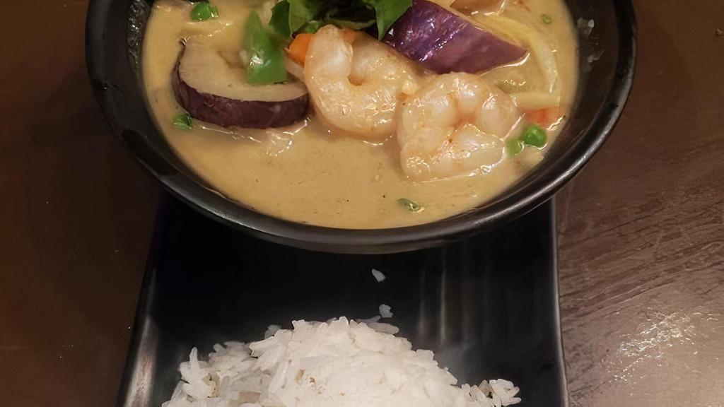Green Curry · Green curry paste in coconut milk, bamboo shoot, peas, carrots, eggplant, bell pepper and basil leaves with rice.