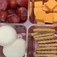 Mónkey Nest Snack Ƥack · Boiled Eggs, Triscuits, Grapes, & Cheese
