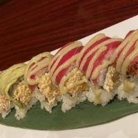 Manhattan Roll · Top: pepper tuna and avocado. In: chop kani and sharimp tempura. Sauce: creamy wasabi sauce.