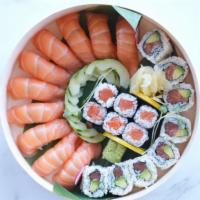 Salmon Love Combination · salmon maki roll(6 pcs), salmon＆avocado roll(8 pcs), salmon sushi (10 pcs)