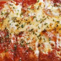 Pepperoni · Red Pizza Sauce
Shredded Mozzarella Cheese 
Sliced Pepperoni
Daq's Garlic Parmesan Seasoning