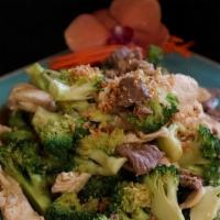 Pad Kratiem · Your choice of meat stir-fried with garlic sauce and broccoli.