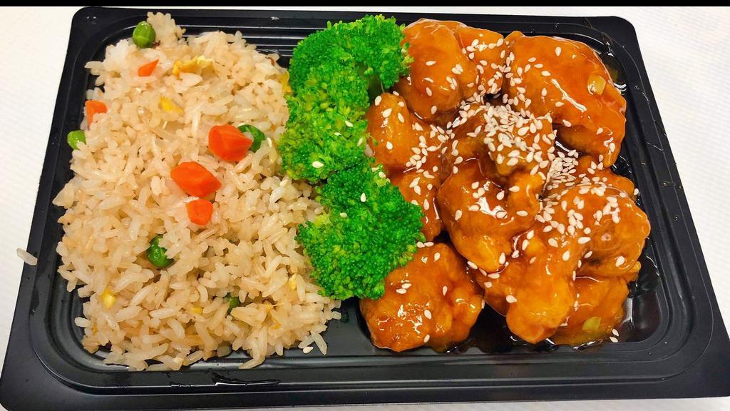 Sesame Chicken · Crispy white meat chicken with sweet sesame sauce ,topped with sesame seeds