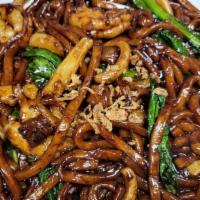 Hokkien Mee · Udon noodles slow stir-fried in chicken broth with dark soy sauce, seafood and vegetables.