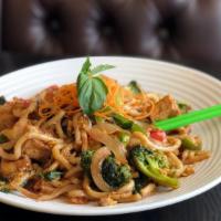 Udon Pad Kee Mao · Japanese Udon noodle stir-fried with house Pad Kee Mao sauce, broccoli, carrot, onion, bell ...
