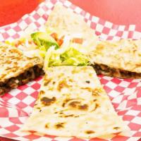 Quesadilla (Grande) · Carne y queso. Agrega extra toppings ;). Add toppings at your convenience ;)