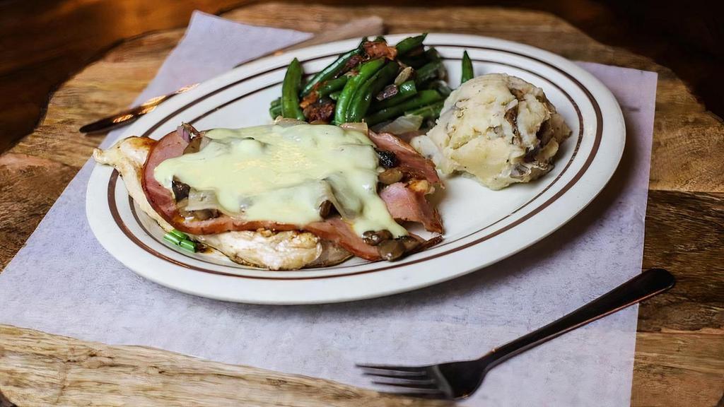 Chicken Telge · Grilled chicken breast topped with sliced ham, sauteed mushrooms, Swiss cheese and covered with a white wine cream sauce.