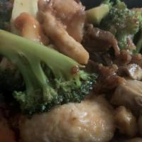 Triple Delight · Beef, chicken, shrimp, broccoli, carrots, mushrooms, in a spicy brown sauce.