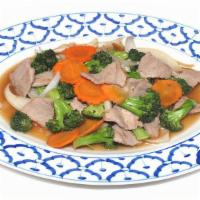 E 12. Pad Beef Broccoli · Beef with broccoli, carrot and onion.