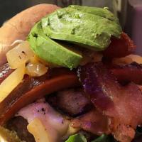 Mucha Carne · Cheeseburger, grilled ham, hotdog, bacon, avocado and grill onions.
