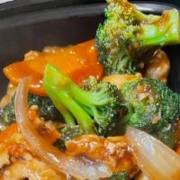 Broccoli · House brown sauce. carrot, broccoli, onion with rice.