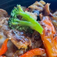 Hunan Style · Spicy Hunan sauce, broccoli, baby corn, mushroom, bell pepper, carrot with rice.
